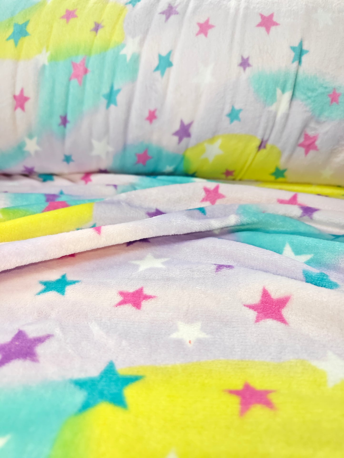 Piel de Conejo Arcoiris Pastel Lila Estampada x Metros Ref. 07044