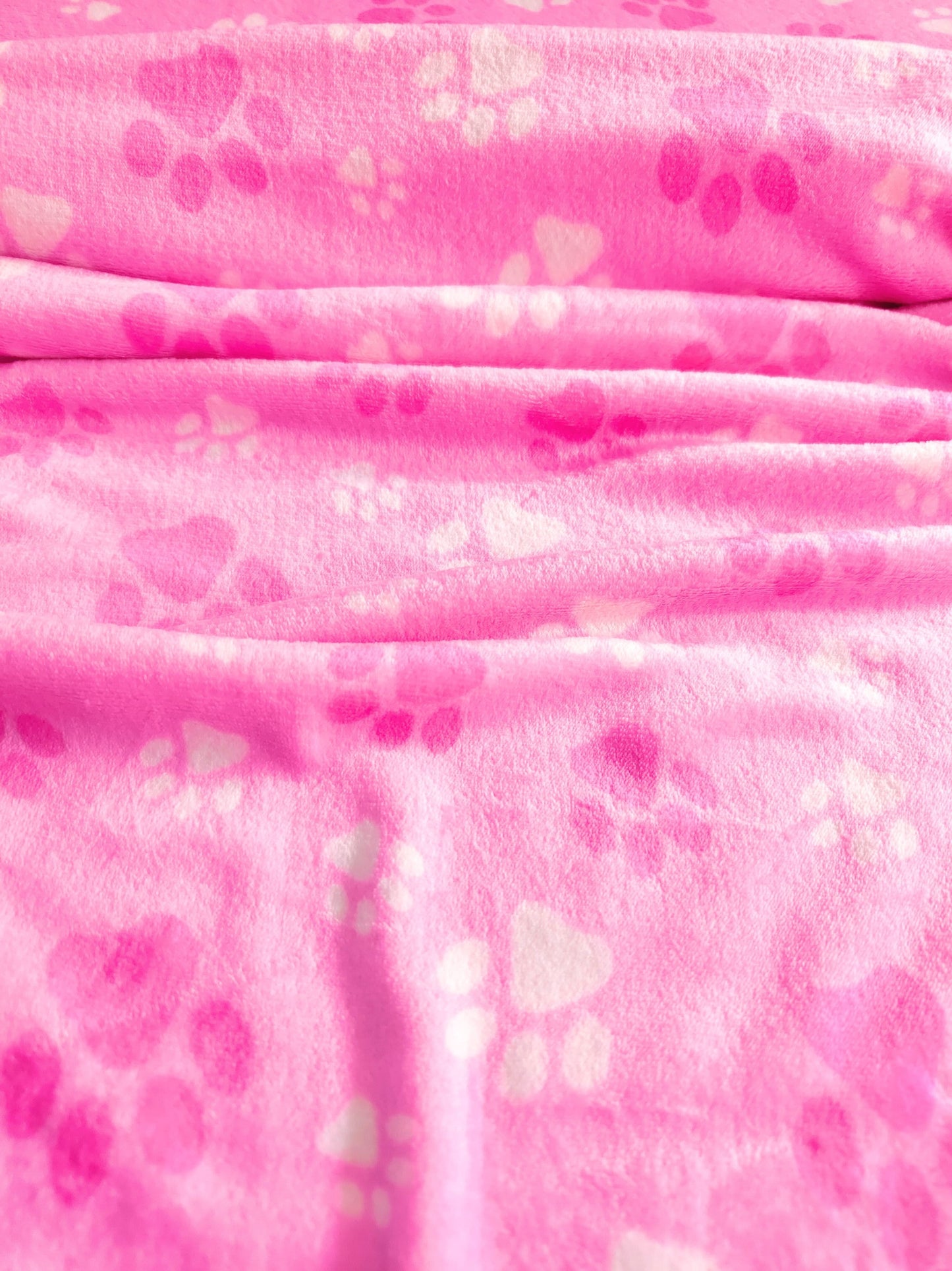 Piel de Conejo Rosado Huella Estampado x Metros Ref. 07034